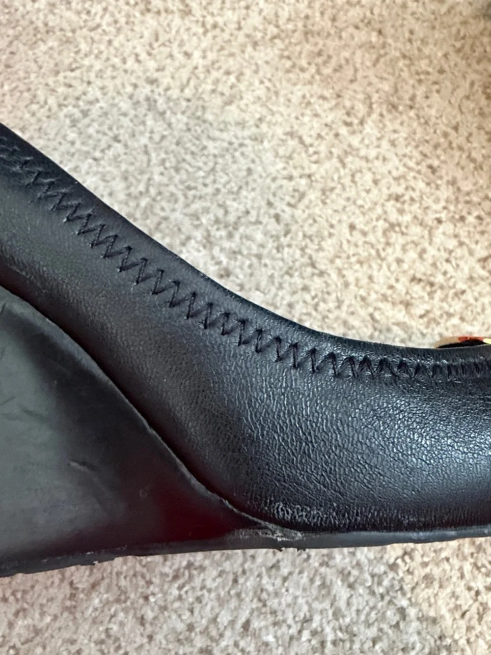 Tory Burch “Sophie” Wedge Heels in Black leather with gold hardware, 8 - Picture 6 of 13